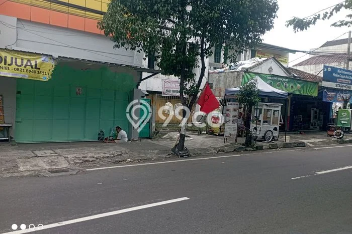 Area Ramai! Ruko Dijual di Tegalrejo untuk Bisnis Luas Bangunan 65m2 Area Ramai! Ruko Dijual di Tegalrejo untuk Bisnis Luas Bangunan 65m2