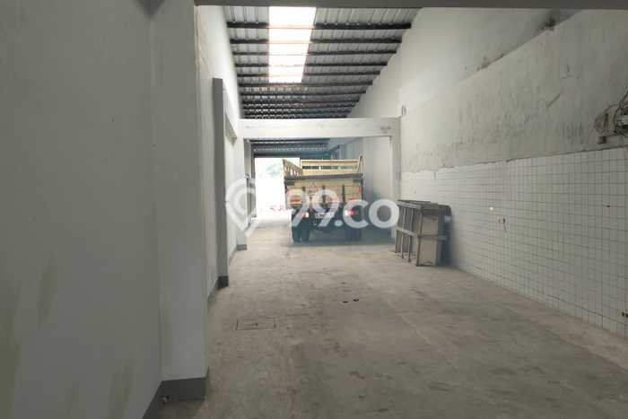 LOKASI BISNIS! Gudang For Rent Kawasan Soekarno Hatta, Luas 600m², Jalan Strategis LOKASI BISNIS! Gudang For Rent Kawasan Soekarno Hatta, Luas 600m², Jalan Strategis
