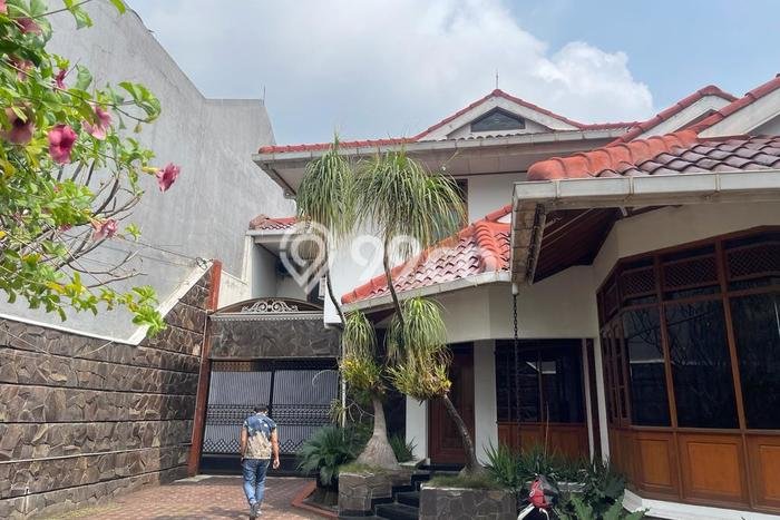 BEST INVESTMENT! Rumah di Pasteur, LT 603m2m² LB 300m2m² BEST INVESTMENT! Rumah di Pasteur, LT 603m2m² LB 300m2m²