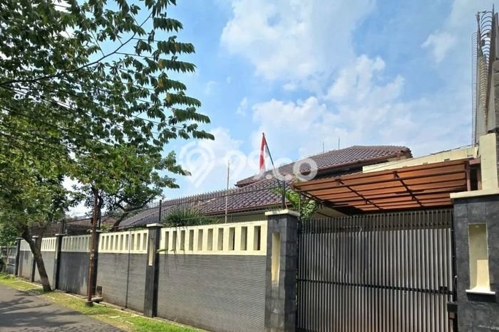 Ready to Use! Premium House LT 510m2 Desain Modern di Senayan Ready to Use! Premium House LT 510m2 Desain Modern di Senayan