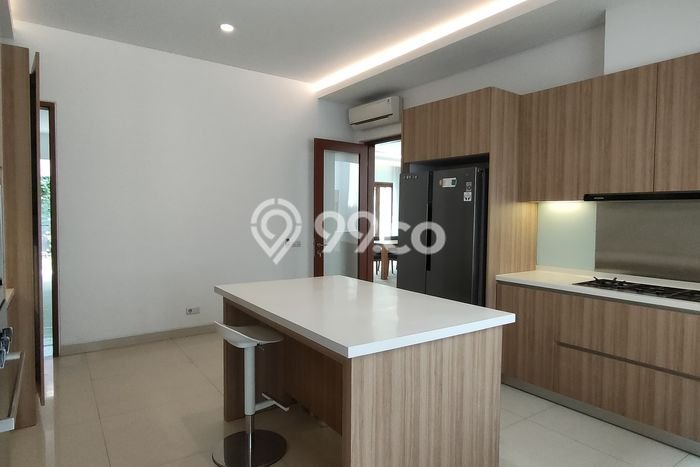 Disewakan Rumah Bagus di Menteng Harga Rp 950 Juta/ Tahun Disewakan Rumah Bagus di Menteng Harga Rp 950 Juta/ Tahun