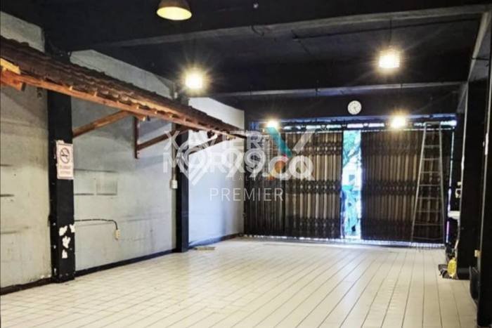 Ruko untuk disewa di Klojen punya LT 120m2 & LB 360m2 harga sewa kompetitif Ruko untuk disewa di Klojen punya LT 120m2 & LB 360m2 harga sewa kompetitif