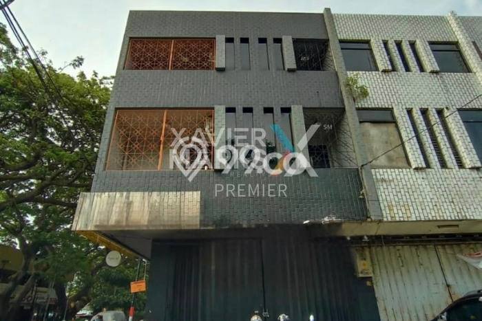 Ruko untuk disewa di Klojen punya LT 120m2 & LB 360m2 harga sewa kompetitif Ruko untuk disewa di Klojen punya LT 120m2 & LB 360m2 harga sewa kompetitif