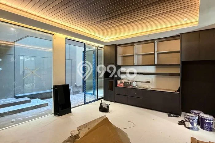 Hunian Elit LB 310m2 Siap Pakai Desain Elegan di Pakuwon City, Surabaya Hunian Elit LB 310m2 Siap Pakai Desain Elegan di Pakuwon City, Surabaya