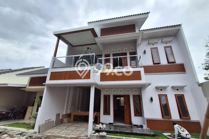 Rumah Terawat LT 132m2m² / LB 192m2m² di Lokasi Premium , Sleman Rumah Terawat LT 132m2m² / LB 192m2m² di Lokasi Premium , Sleman