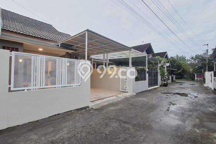 For Sale Rumah 3 Kamar Lokasi Ideal Nyaman dan Strategis di Depok For Sale Rumah 3 Kamar Lokasi Ideal Nyaman dan Strategis di Depok