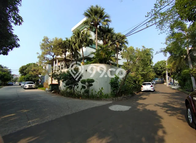 Sewa Rumah Strategis LT 686m2 / LB 1328m2 di Pluit, Jakarta Utara Sewa Rumah Strategis LT 686m2 / LB 1328m2 di Pluit, Jakarta Utara