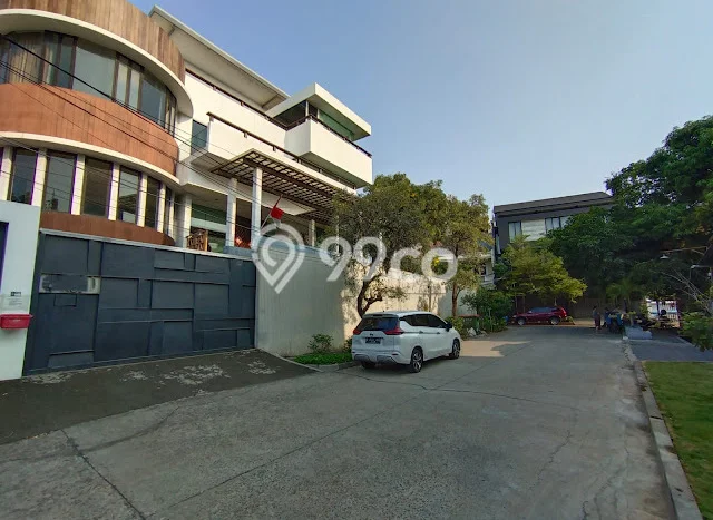 Sewa Rumah Strategis LT 686m2 / LB 1328m2 di Pluit, Jakarta Utara Sewa Rumah Strategis LT 686m2 / LB 1328m2 di Pluit, Jakarta Utara