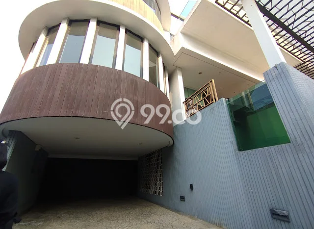 Sewa Rumah Strategis LT 686m2 / LB 1328m2 di Pluit, Jakarta Utara Sewa Rumah Strategis LT 686m2 / LB 1328m2 di Pluit, Jakarta Utara