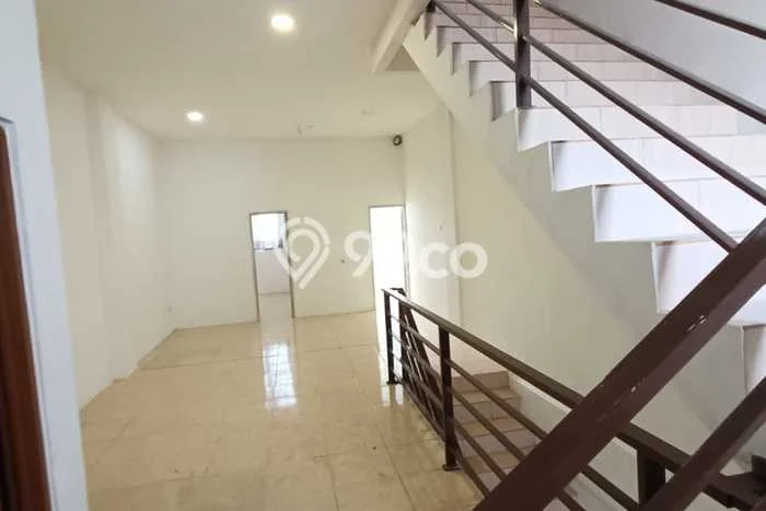 Ruko Disewa di Jakarta Utara dengan LB 100m2 Area Komersial Ramai Ruko Disewa di Jakarta Utara dengan LB 100m2 Area Komersial Ramai