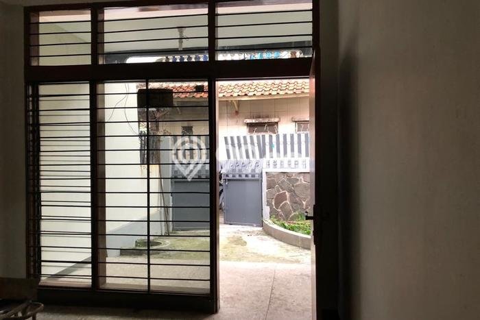 For Sale Rumah 2 Kamar Lokasi Strategis Bagus dan Strategis di Astanaanyar For Sale Rumah 2 Kamar Lokasi Strategis Bagus dan Strategis di Astanaanyar
