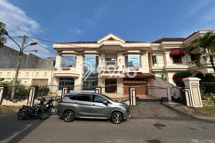 KESEMPATAN EMAS! Vila di Medan Polonia, Dimensi 465m2m², Lingkungan Eksklusif dengan keamanan terjamin KESEMPATAN EMAS! Vila di Medan Polonia, Dimensi 465m2m², Lingkungan Eksklusif dengan keamanan terjamin