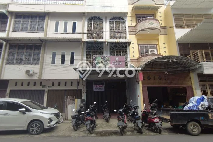 LOKASI BISNIS! Ruko For Rent Kawasan Medan Area, Luas 315m², Jalan Strategis LOKASI BISNIS! Ruko For Rent Kawasan Medan Area, Luas 315m², Jalan Strategis