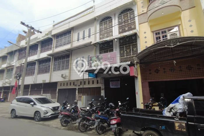 LOKASI BISNIS! Ruko For Rent Kawasan Medan Area, Luas 315m², Jalan Strategis LOKASI BISNIS! Ruko For Rent Kawasan Medan Area, Luas 315m², Jalan Strategis