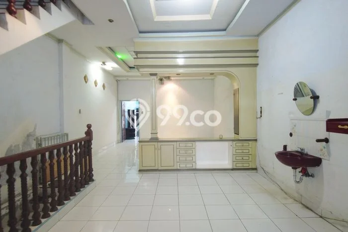 LOKASI BISNIS! Ruko For Rent Kawasan Medan Area, Luas 315m², Jalan Strategis LOKASI BISNIS! Ruko For Rent Kawasan Medan Area, Luas 315m², Jalan Strategis