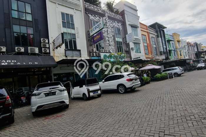 Ruko Gandeng 4 Komplek Cemara Asri Jalan Boulevard Timur Ruko Gandeng 4 Komplek Cemara Asri Jalan Boulevard Timur