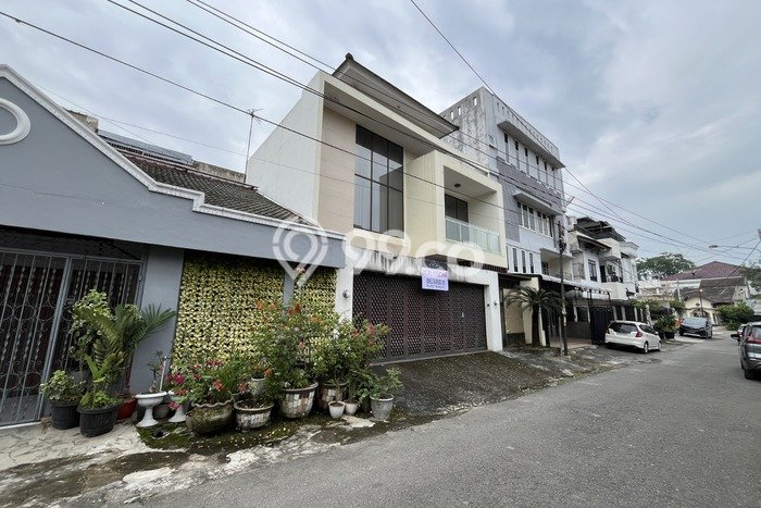 Dapatkan sekarang Vila Kawasan Medan Maimun, Area 140m2m², Akses mudah transportasi Dapatkan sekarang Vila Kawasan Medan Maimun, Area 140m2m², Akses mudah transportasi