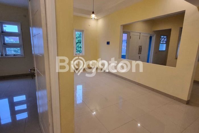 Jual Rumah Luas Megah Dengan View Eksklusif di Taman Galaxy, Bekasi Jual Rumah Luas Megah Dengan View Eksklusif di Taman Galaxy, Bekasi
