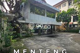 Disewakan Rumah Nyaman di Menteng Harga Rp 1,8 Miliar/ Tahun Disewakan Rumah Nyaman di Menteng Harga Rp 1,8 Miliar/ Tahun