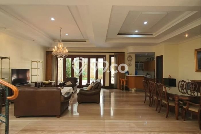 Siap Huni Rumah Mewah 4 Kamar di Menteng Dekat ke Mana Pun Siap Huni Rumah Mewah 4 Kamar di Menteng Dekat ke Mana Pun