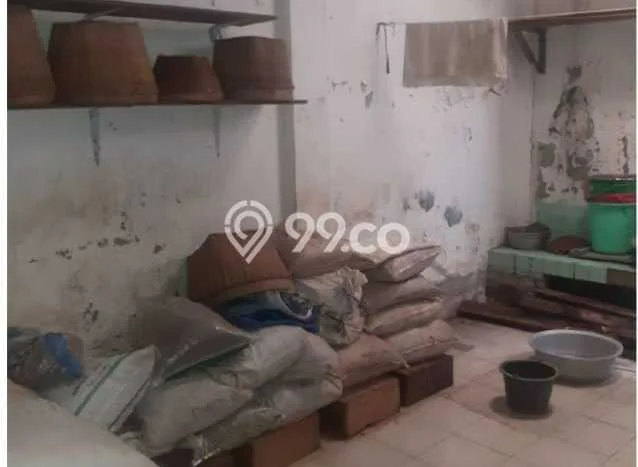 Rumah Terawat LT 93m2m² / LB 80m2m² di Lokasi Strategis Semarang Tengah, Semarang Rumah Terawat LT 93m2m² / LB 80m2m² di Lokasi Strategis Semarang Tengah, Semarang