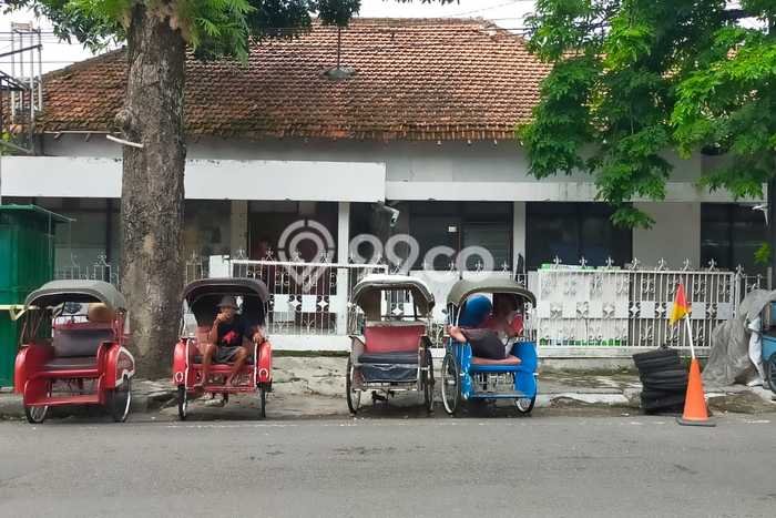 Rumah Mewah Siap Huni LT 500m2 di Laweyan, Surakarta Rumah Mewah Siap Huni LT 500m2 di Laweyan, Surakarta