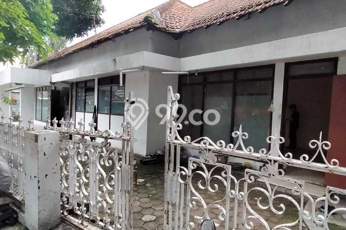 Rumah Mewah Siap Huni LT 500m2 di Laweyan, Surakarta Rumah Mewah Siap Huni LT 500m2 di Laweyan, Surakarta
