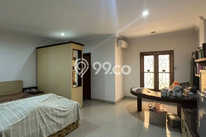 Jual Rumah Luas Megah Dengan View Eksklusif di Jelambar, Jakarta Barat Jual Rumah Luas Megah Dengan View Eksklusif di Jelambar, Jakarta Barat