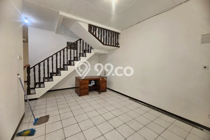 HOT DEAL! Rumah di Tanjung Duren Utara, 2 KM, Area Strategis, Luas 77m² Bangunan 120m² HOT DEAL! Rumah di Tanjung Duren Utara, 2 KM, Area Strategis, Luas 77m² Bangunan 120m²
