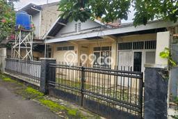 Siap Huni Rumah Mewah 3 Kamar di Kebayoran Baru Dekat ke Mana Saja Siap Huni Rumah Mewah 3 Kamar di Kebayoran Baru Dekat ke Mana Saja