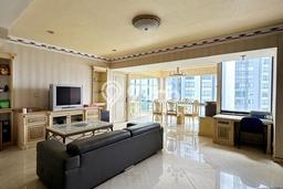 Hunian Apartemen Eksklusif untuk Dijual di Jakarta Barat dengan 4 BR & 2 Kamar Mandi Hunian Apartemen Eksklusif untuk Dijual di Jakarta Barat dengan 4 BR & 2 Kamar Mandi