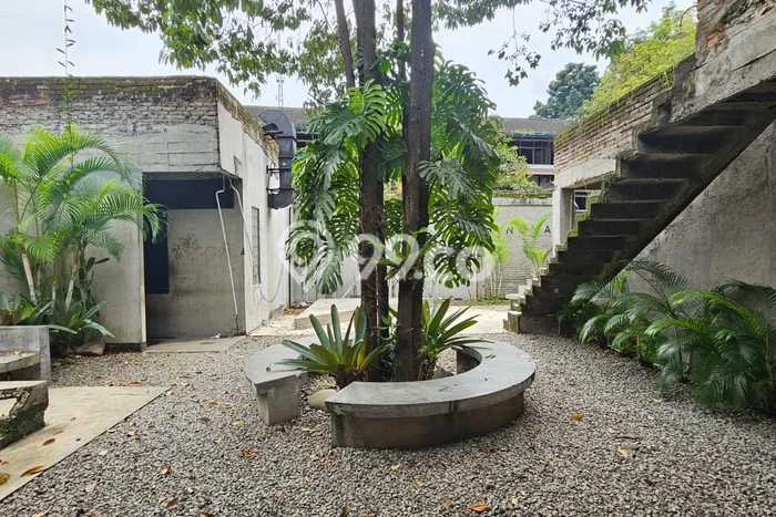 Komersial Disewa di Bandung dengan LB 400m2 Area Komersial Ramai Komersial Disewa di Bandung dengan LB 400m2 Area Komersial Ramai