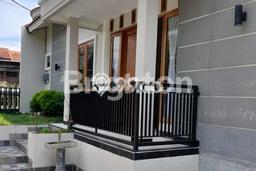 Disewakan! Rumah 5 Kamar Tidur &
5 Kamar Mandi di Malang Kota, Malang Disewakan! Rumah 5 Kamar Tidur &
5 Kamar Mandi di Malang Kota, Malang