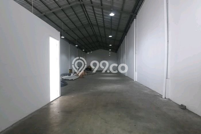 Area Ramai! Gudang Dijual di Karangploso untuk Bisnis Luas Bangunan 300m2 Area Ramai! Gudang Dijual di Karangploso untuk Bisnis Luas Bangunan 300m2