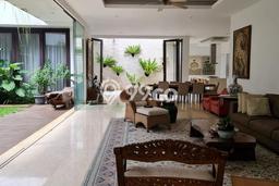 Rumah Elit LB 800m2 Siap Huni Desain Elegan di Kemang, Jakarta Selatan Rumah Elit LB 800m2 Siap Huni Desain Elegan di Kemang, Jakarta Selatan