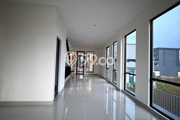 Ruko Disewa di Tangerang dengan LB 207m2 Area Komersial Ramai Ruko Disewa di Tangerang dengan LB 207m2 Area Komersial Ramai