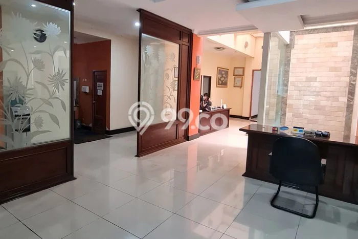 Rumah Mewah LB 1500m2 Siap Pakai Desain Elegan di Supratman, Bandung Rumah Mewah LB 1500m2 Siap Pakai Desain Elegan di Supratman, Bandung