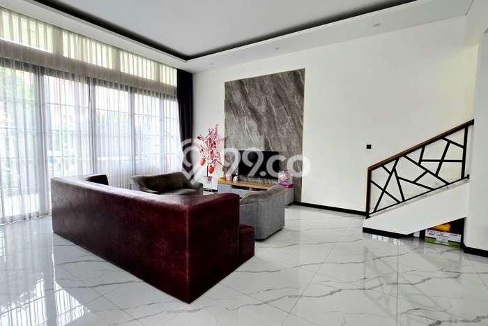 Jual Rumah Luas Elegan Dengan View Cantik di Taman Kopo Indah, Bandung Jual Rumah Luas Elegan Dengan View Cantik di Taman Kopo Indah, Bandung