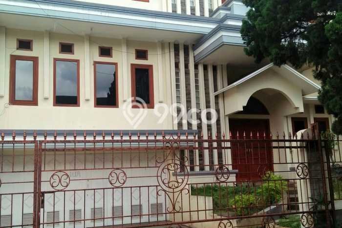Rumah Mewah LB 450m2 Siap Huni Desain Elegan di Setra Duta, Bandung Rumah Mewah LB 450m2 Siap Huni Desain Elegan di Setra Duta, Bandung