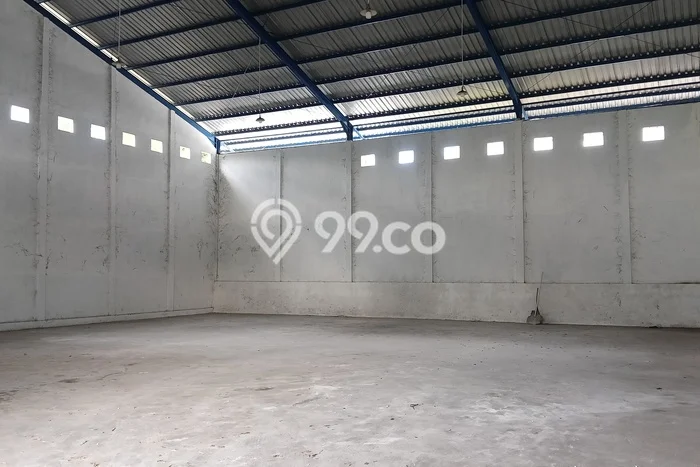 Gudang Komersial Disewakan di Tenggarang Bondowoso Luas 400m2 Gudang Komersial Disewakan di Tenggarang Bondowoso Luas 400m2