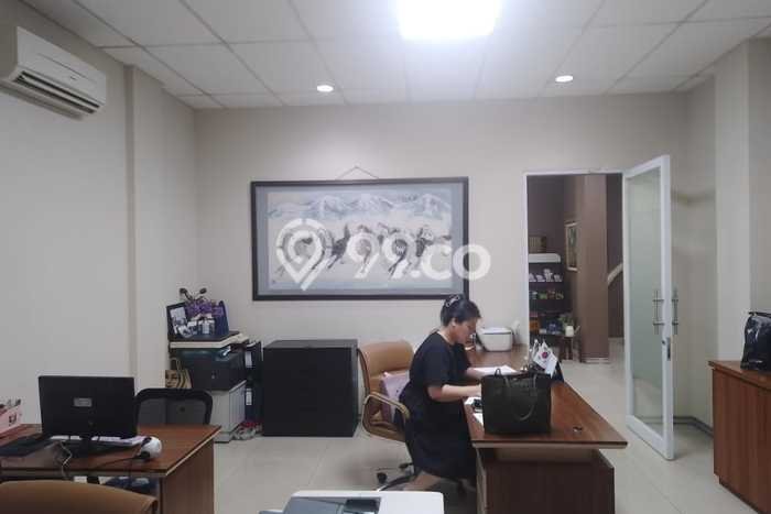 Lokasi Strategis! Dijual Ruko Bisnis di Kebayoran Baru, Jakarta Selatan Kondisi Baik Lokasi Strategis! Dijual Ruko Bisnis di Kebayoran Baru, Jakarta Selatan Kondisi Baik