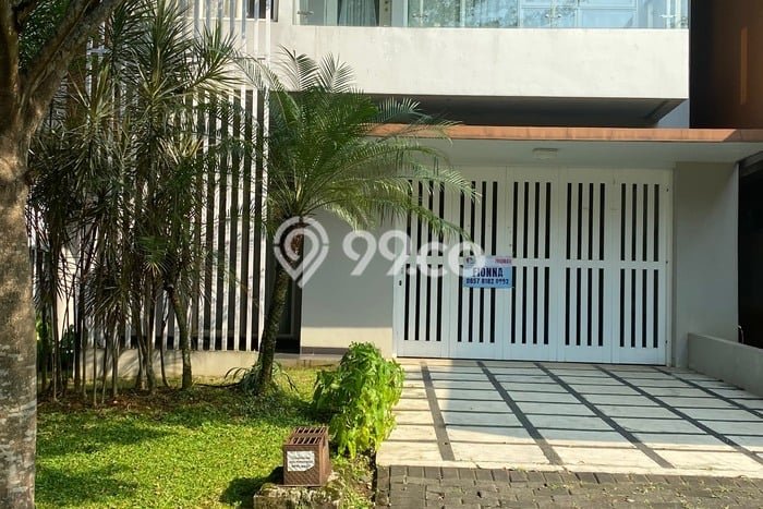 Ready to Use! Luxury House LT 242m2 Desain Elegan di Sentul City Ready to Use! Luxury House LT 242m2 Desain Elegan di Sentul City
