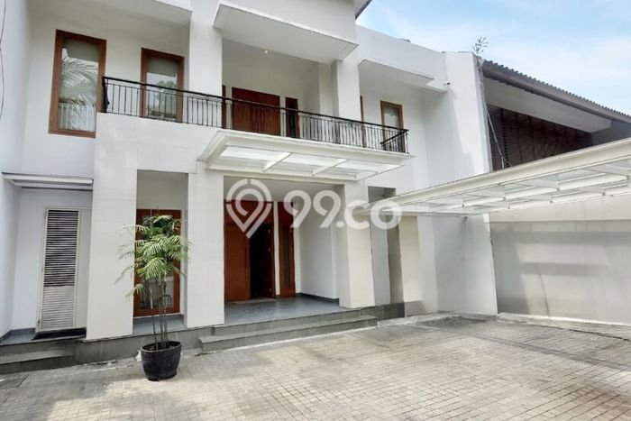 Hunian 4 Kamar Lengkap Disewakan di Menteng Harga Kompetitif Hunian 4 Kamar Lengkap Disewakan di Menteng Harga Kompetitif