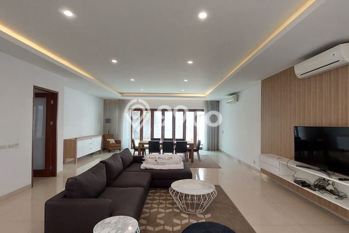 Hunian 4 Kamar Lengkap Disewakan di Menteng Harga Kompetitif Hunian 4 Kamar Lengkap Disewakan di Menteng Harga Kompetitif