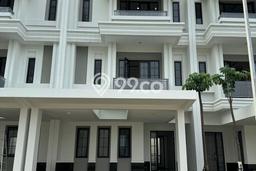 Ready to Use! Luxury House LT 136m2 Desain Elegan di Alam Sutera Ready to Use! Luxury House LT 136m2 Desain Elegan di Alam Sutera