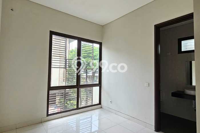 Rumah Luas Asri 3 KT Siap Huni di BSD Green Wich Tangerang Rumah Luas Asri 3 KT Siap Huni di BSD Green Wich Tangerang