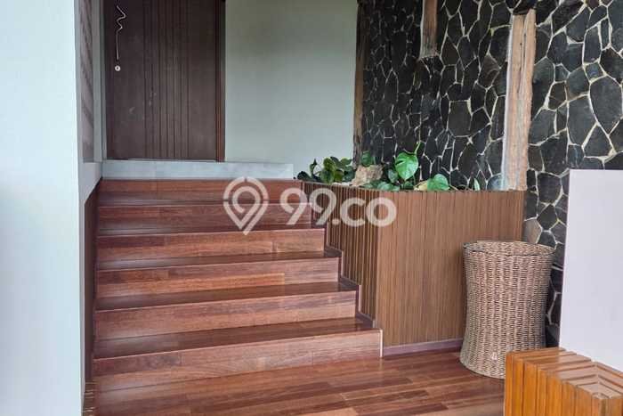 Ready to Use! Premium House LT 324m2 Desain Elegan di BSD Ready to Use! Premium House LT 324m2 Desain Elegan di BSD