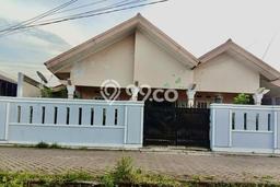 Rumah Minimalis LT 405m² Siap Huni di Kompleks Cluster Pinang, Tangerang Rumah Minimalis LT 405m² Siap Huni di Kompleks Cluster Pinang, Tangerang