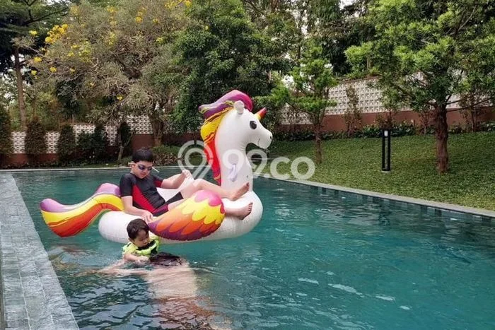 Rumah Tenang di , 6 KM, LT 712m2m² Bangunan 300m2m² Rumah Tenang di , 6 KM, LT 712m2m² Bangunan 300m2m²