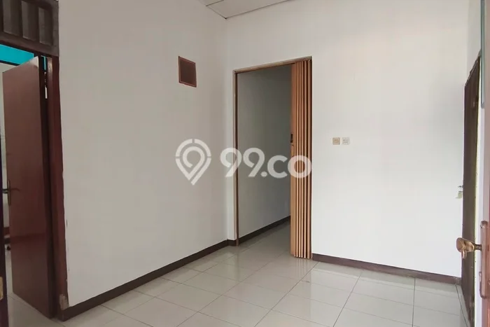 Rumah area Semarang Tengah, 4 KM, Dekat Pusat Kota, Luas 240m2m² LB 400m2m² Rumah area Semarang Tengah, 4 KM, Dekat Pusat Kota, Luas 240m2m² LB 400m2m²